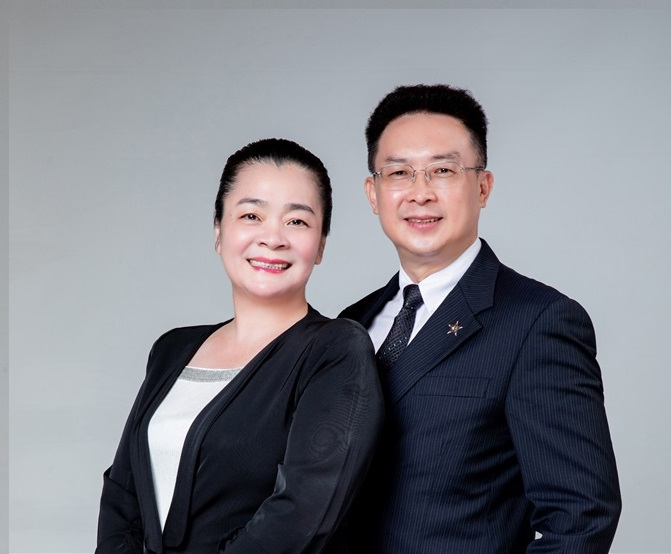 【伯慶年度卓越領袖】 在現場示範，用行動領導 陳書誠、洪淑華 陪著夥伴成長，帶出舞台上的光